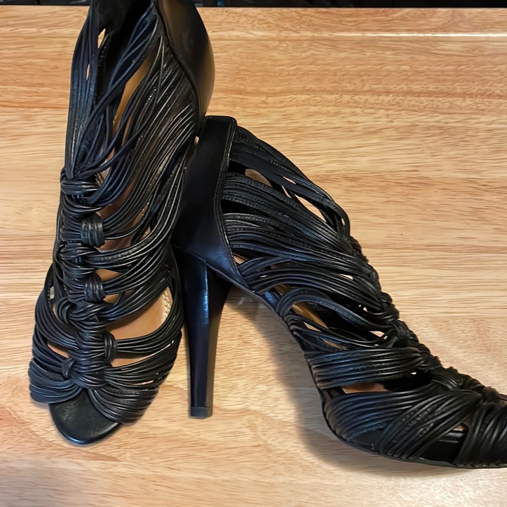 Gianni Bini Black Leather Gladiator Sandals Size 10M